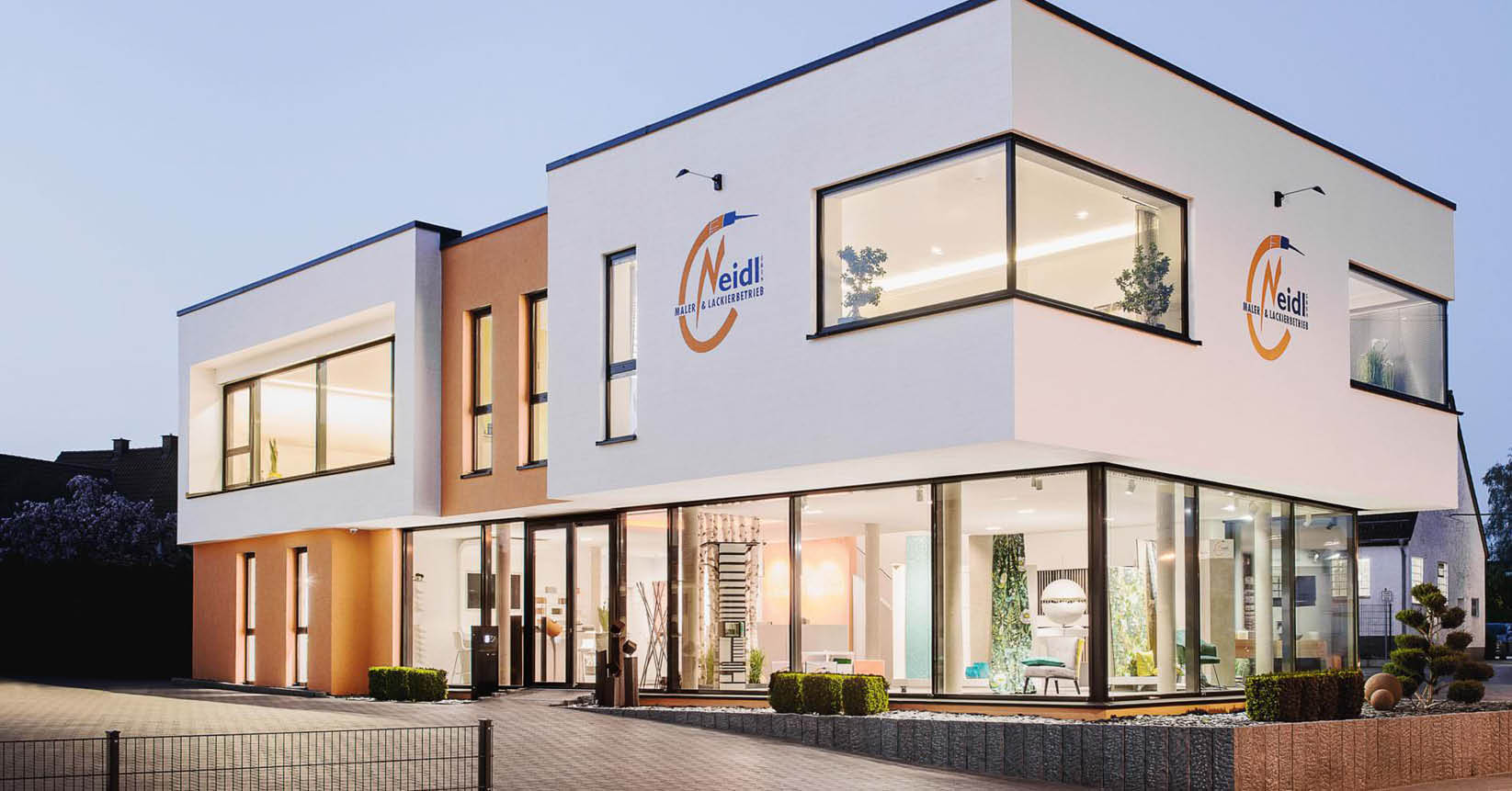 Außenansicht des Maler Neidl Showrooms in Bubesheim