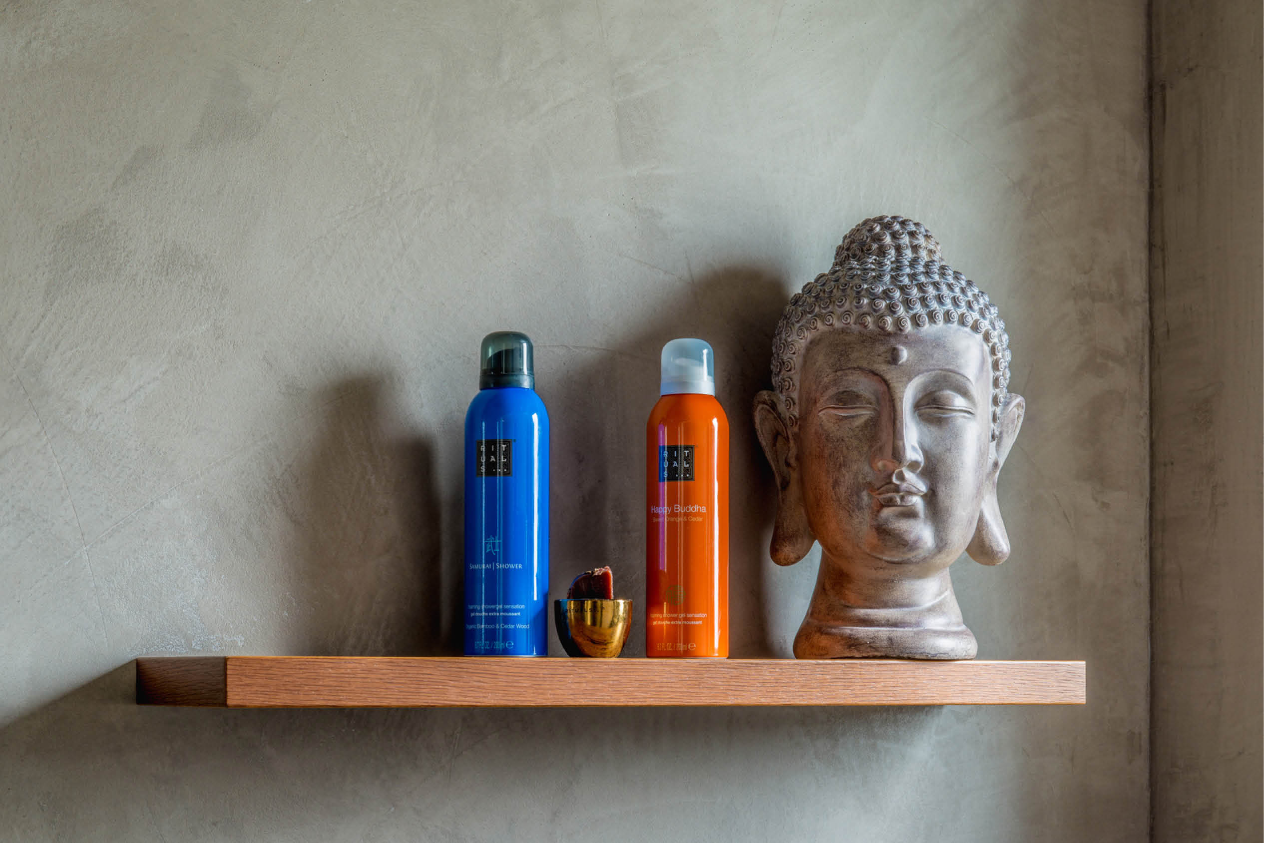 Dekorative Cotec Wandgestaltung mit Regal und Buddhafigur