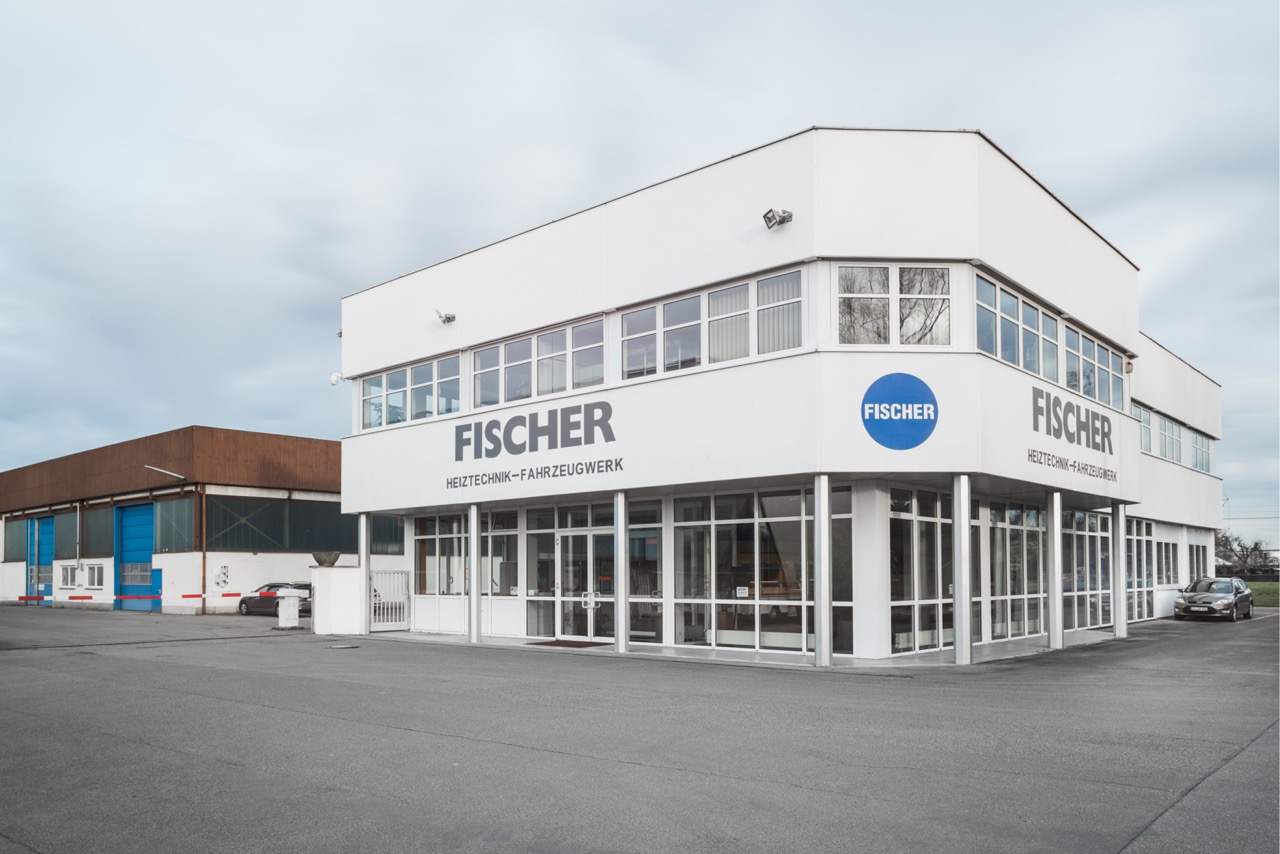 Gewerbegebäude Fischer mit moderner Fassadengestaltung