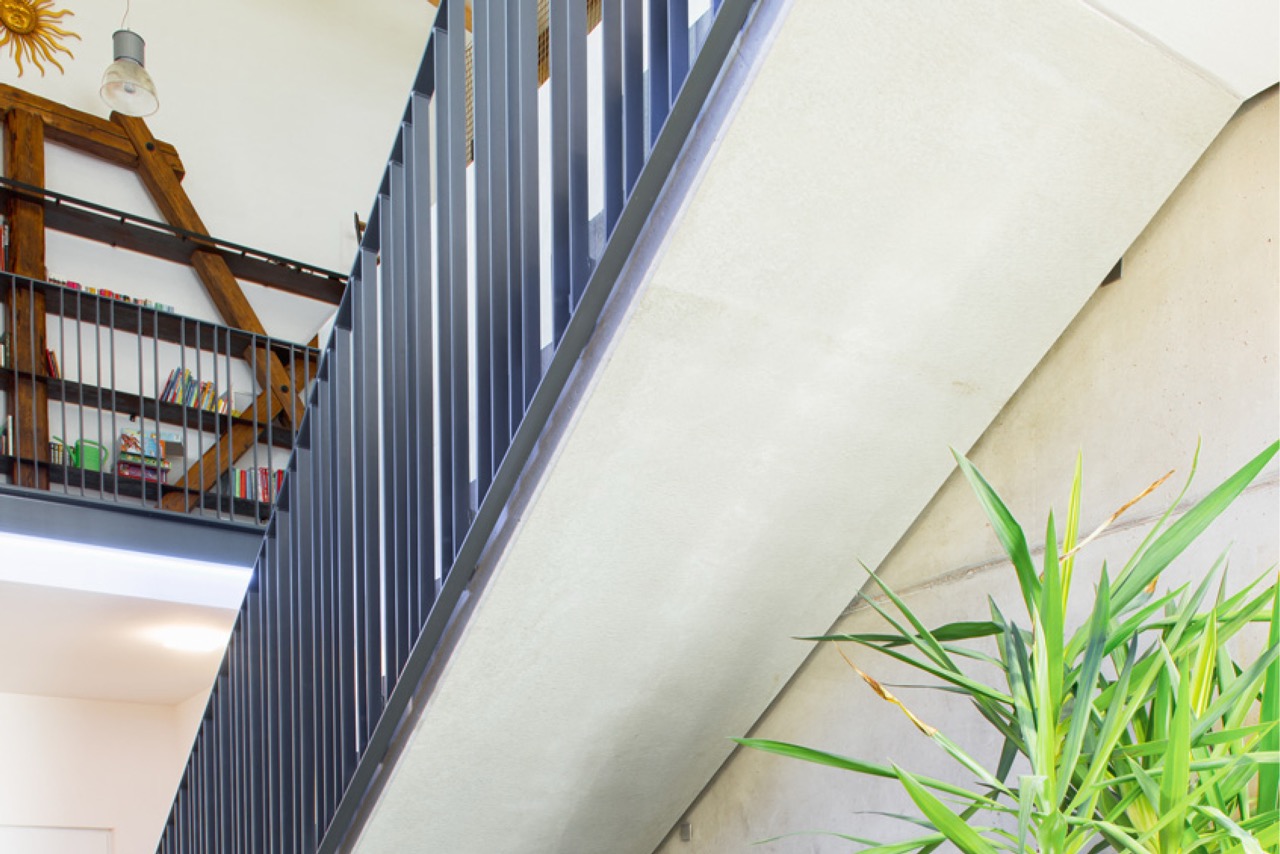 Galerie mit Loftboden und modernem Geländer